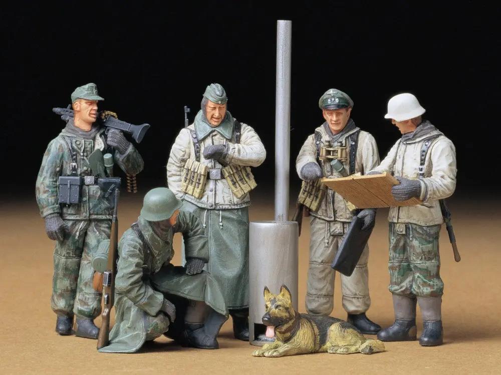 Tamiya 1:35 GERMAN SOLDIERS AT FIELD BRIEFING Plastic Model Kit