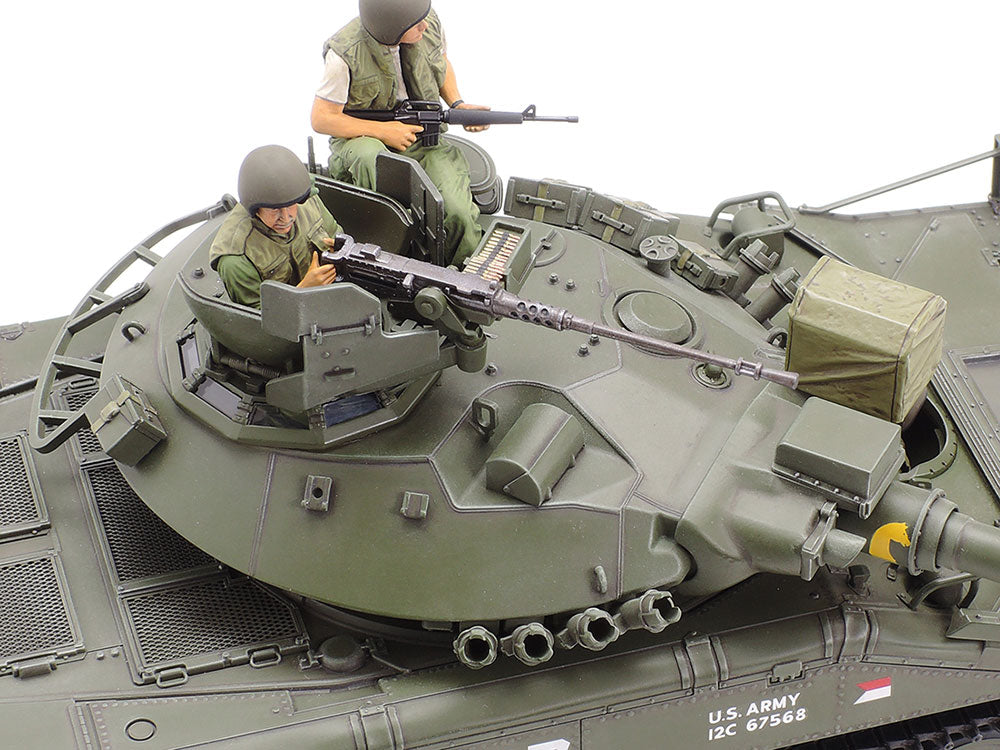 Tamiya 1:35 U.S. Airborne Tank M551 Sheridan (Vietnam War) Plastic Model Kit Tamiya