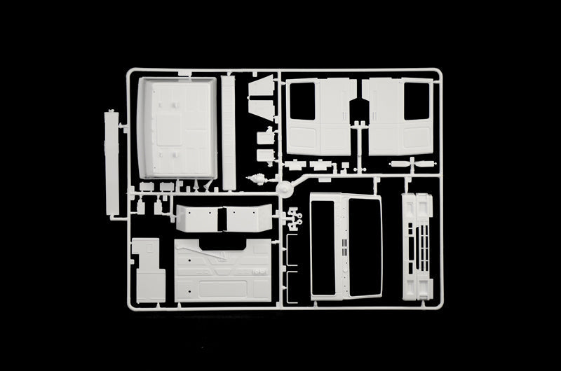 Italeri 1/24 VOLVO F16 Globetrotter Canvas Truck with elevator (taillift) Plastic Model Kit Italeri