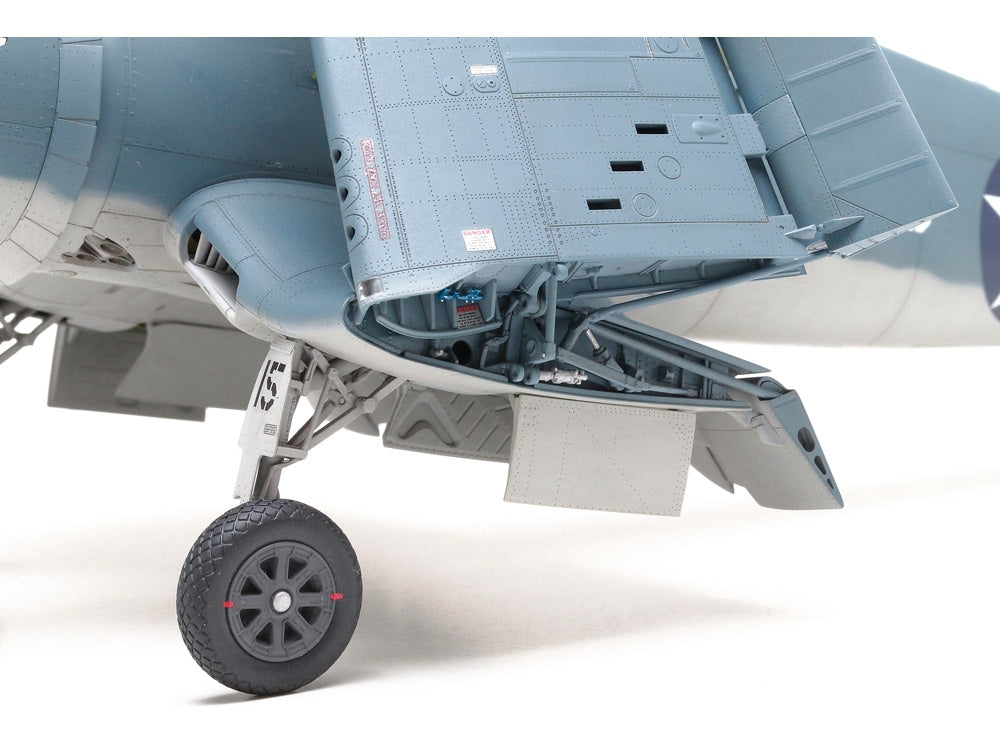 Tamiya 1:32 Vought F4U-1 Corsair "Birdcage" Tamiya