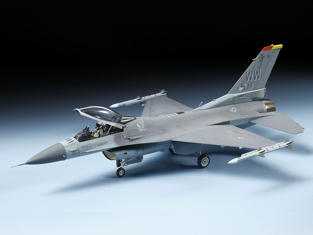 Tamiya 1:72 Lockheed Martin F-16CJ Block 50 Fighting Falcon Plastic Model Kit Tamiya
