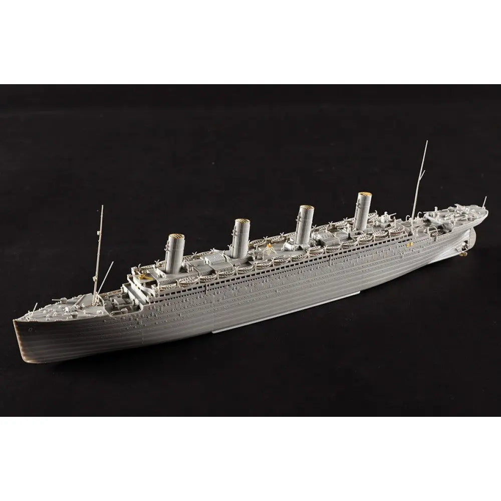 HobbyBoss 1/700 Olympic Plastic Model Kit HobbyBoss