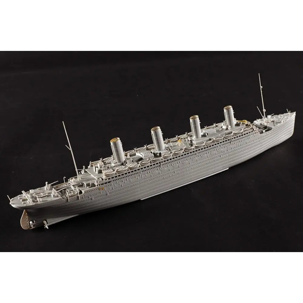 HobbyBoss 1/700 Olympic Plastic Model Kit HobbyBoss
