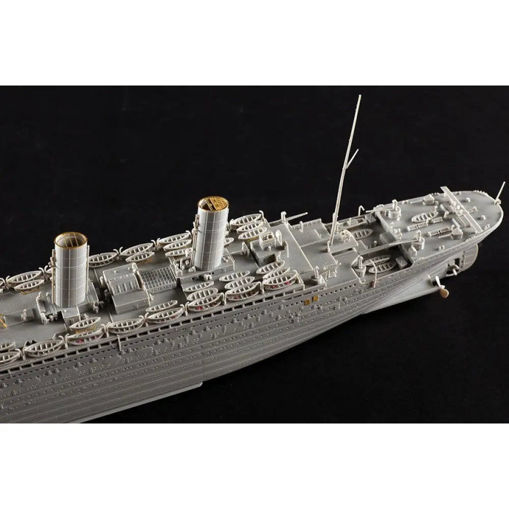 HobbyBoss 1/700 Olympic Plastic Model Kit HobbyBoss