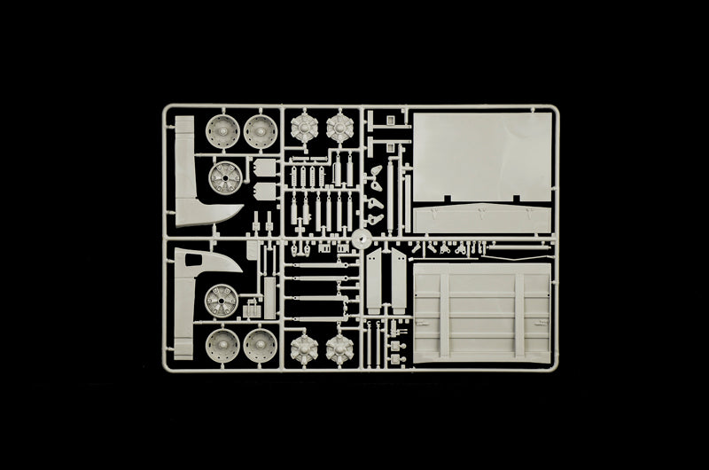 Italeri 1/24 VOLVO F16 Globetrotter Canvas Truck with elevator (taillift) Plastic Model Kit Italeri