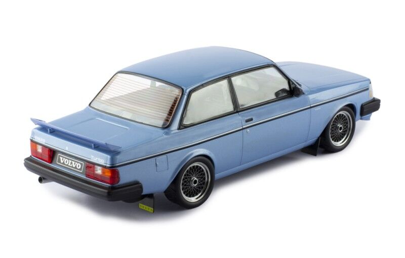 IXO Models 1/18 VOLVO 240 TURBO "CUSTOM" 1986 - METALLIC LIGHT BLUE IXO Models