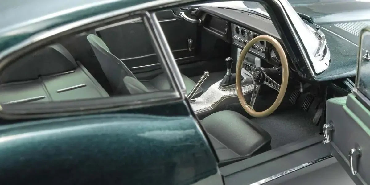 Kyosho 1/18 Jaguar E-Type Opalescent Dark Green Diecast Model Car