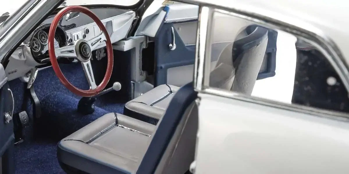 Kyosho 1/18 Alfa Romeo Giulietta SV 1960 Targa Florio (#34) Diecast Model Car Kyosho