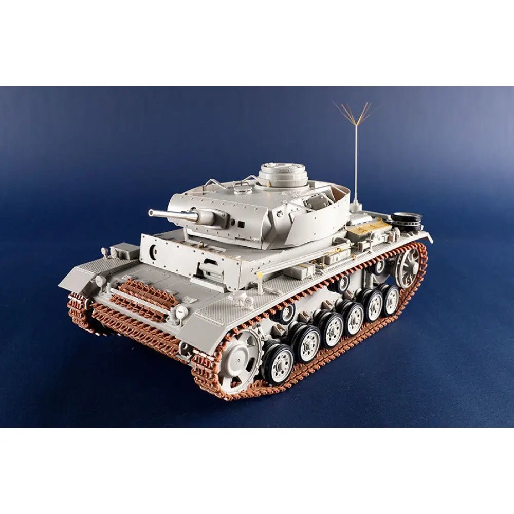 Trumpeter 1/16 Pz.Bef.Wg.Fahrgestell Pz.Kpfw.III Ausf.J Plastic Model Kit Trumpeter