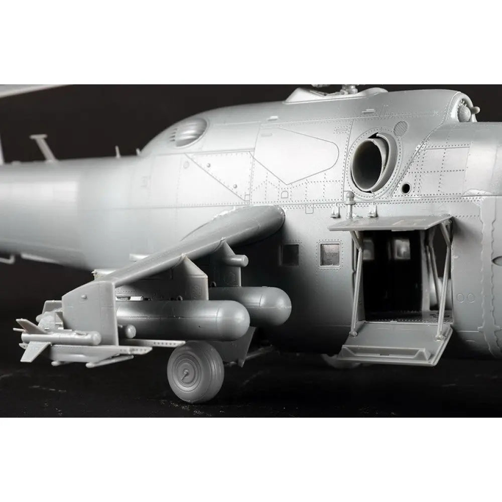 Trumpeter 1/48 Mi-24A Hind-B Plastic Model Kit Trumpeter