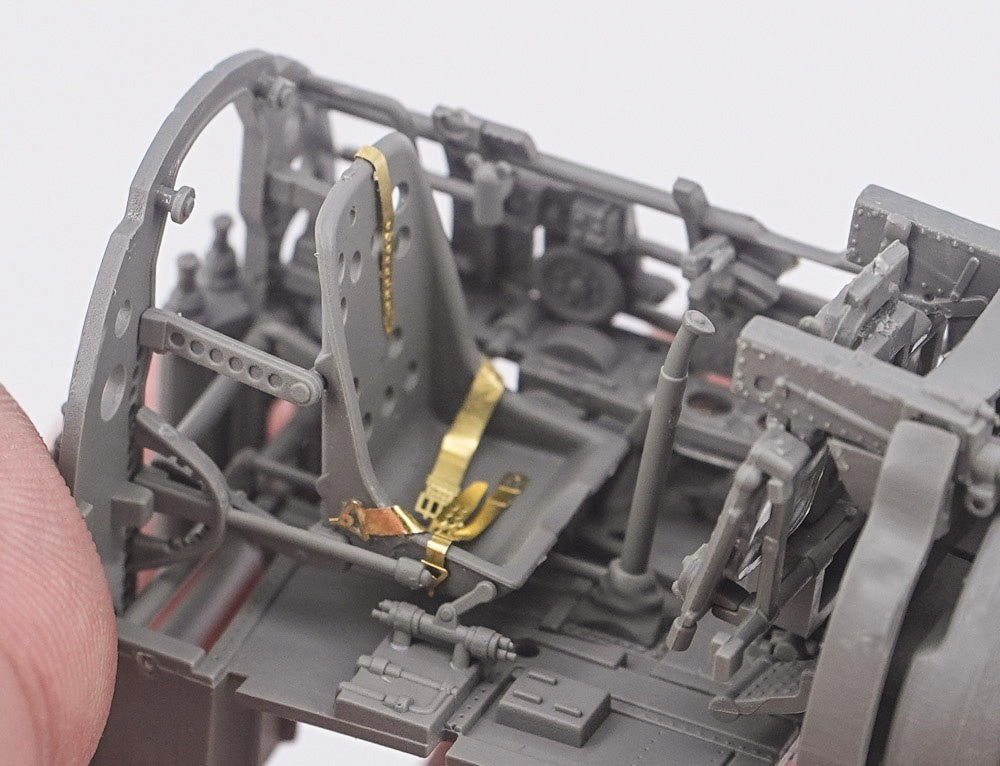 Border Model 1/35 Akagi Bridge w/ Flight Deck A6M2 Zero Fighter Plastic Model Kit