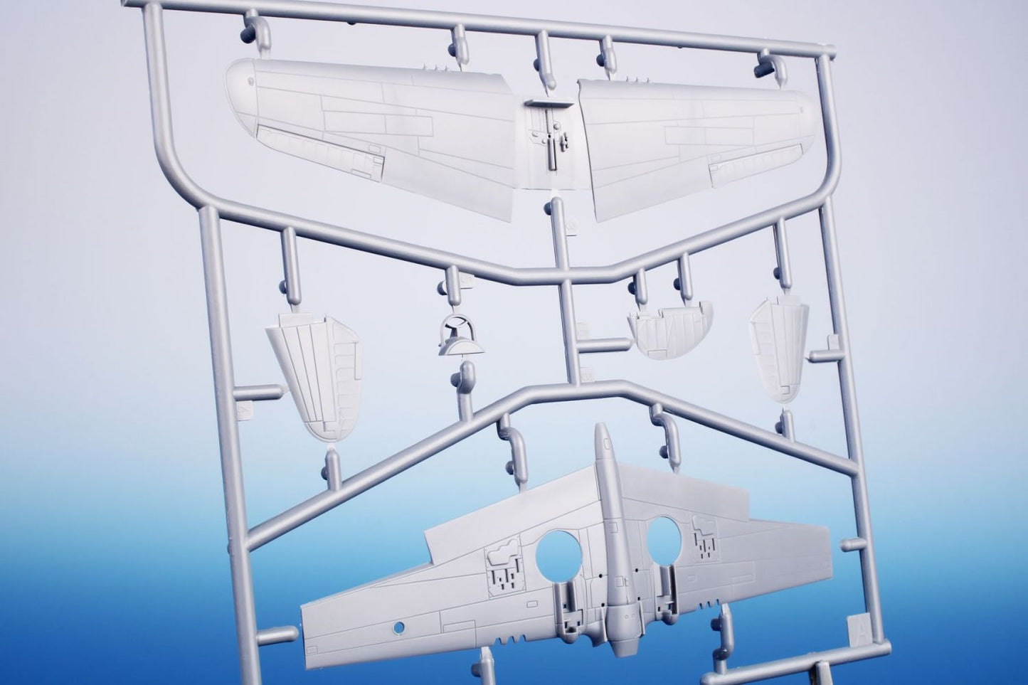 Special Hobby 1/72 P-40M Warhawk 'Involuntarily from Russia to Finland' Plastic Model Kit Special Hobby