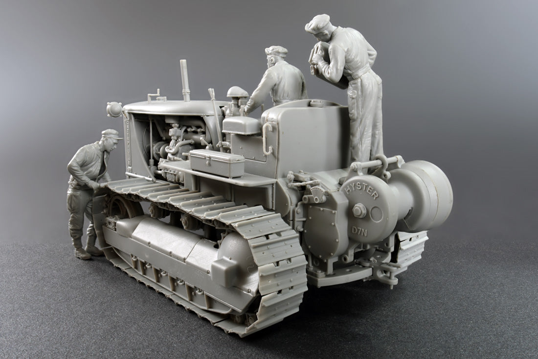 MiniArt 1/35 U.S. Tractor with Towing Winch & Crewmen