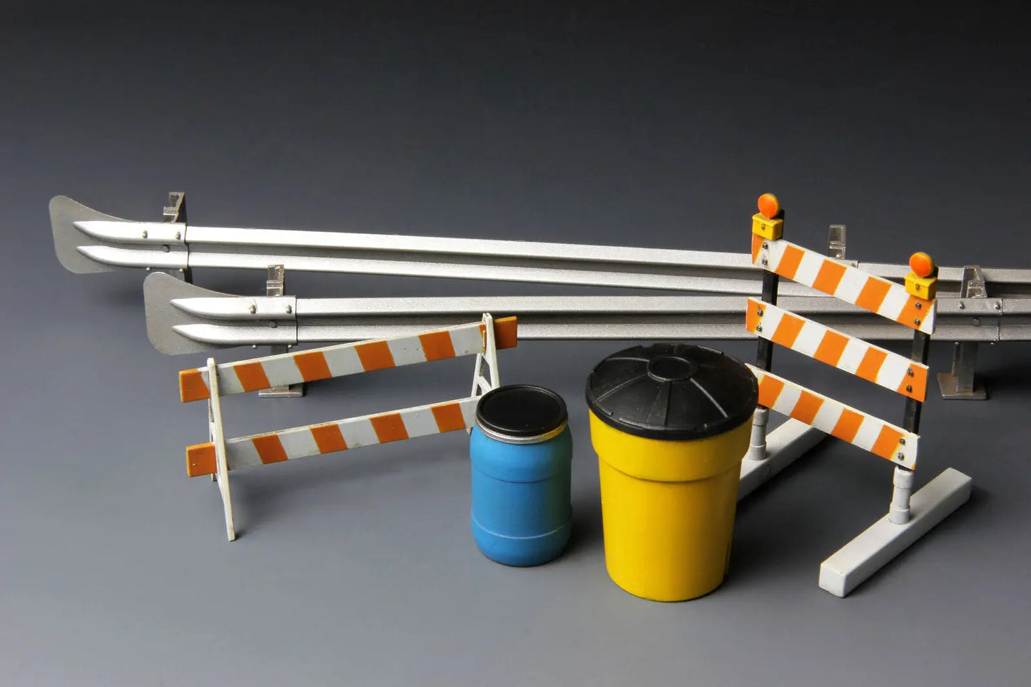 Meng 1/35 Barricades & Highway Guardrail Plastic Model Kit Meng
