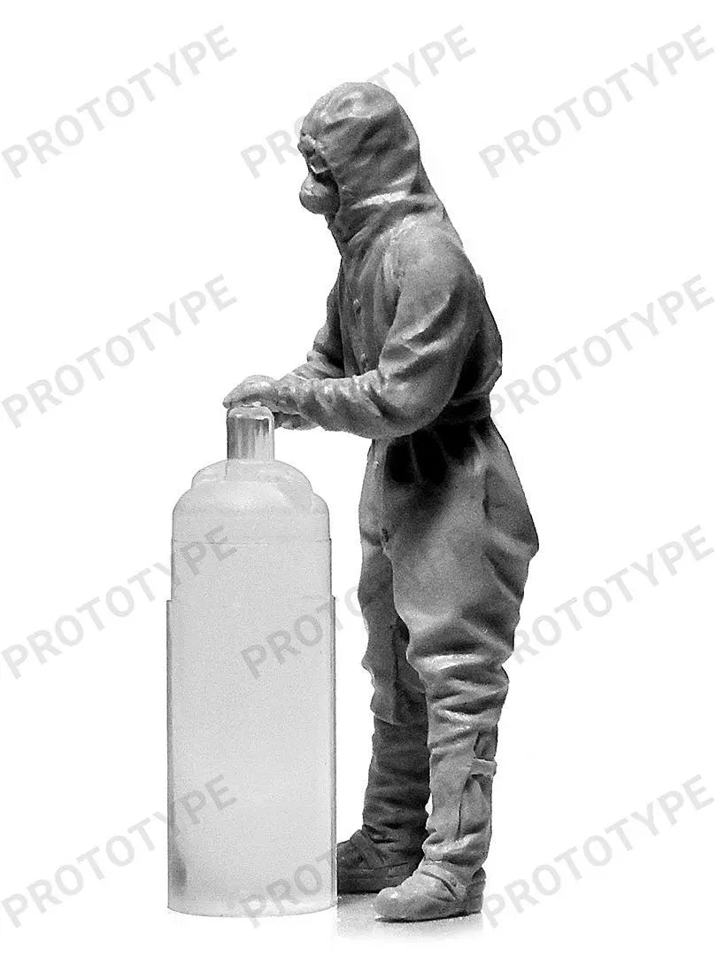 ICM 1:35 Chernobyl # 4 Decontamination Worker Set ICM
