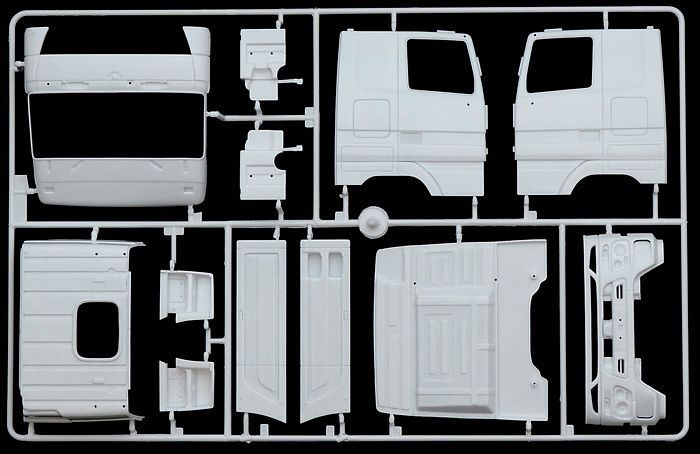 Italeri 1:24 Mercedes Benz Actros MP3 White Liner/Black Liner