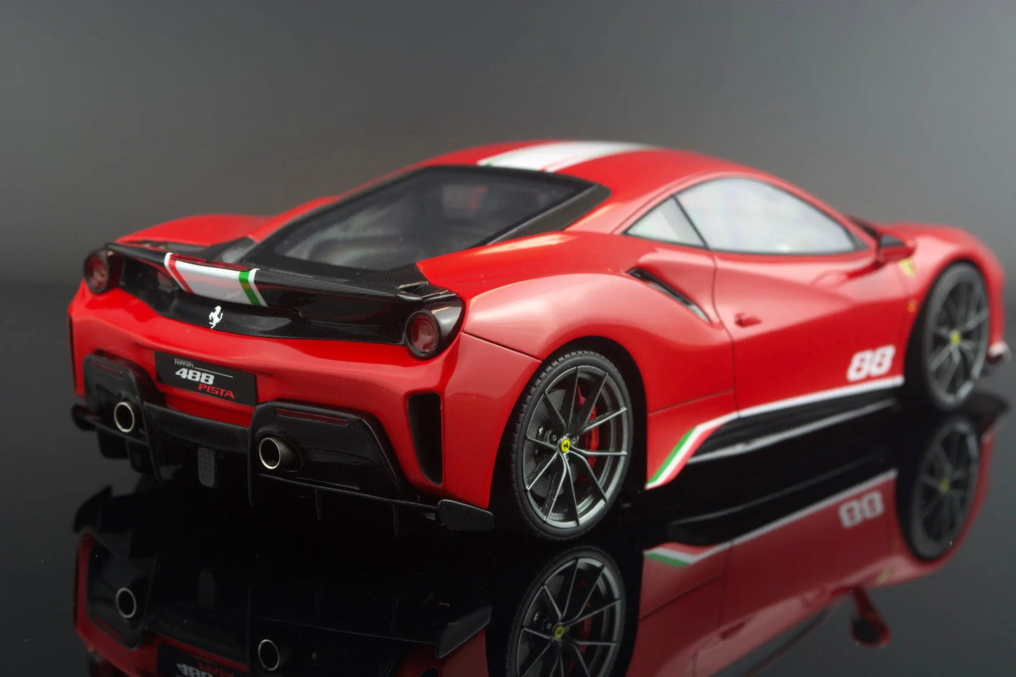 Alpha Models 1:24 Ferrari 488 Pista - Full Resin Model kit Alpha Models