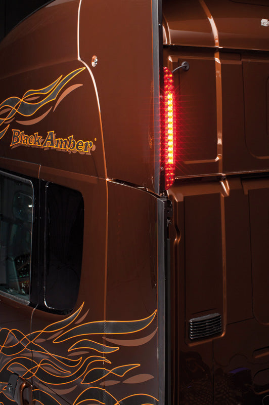 Italeri 1/24 SCANIA R730 ''BLACK AMBER'' Plastic Model Kit Italeri