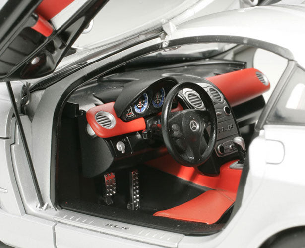 Tamiya 1/24 Mercedes-Benz SLR McLaren Plastic Model Kit Tamiya