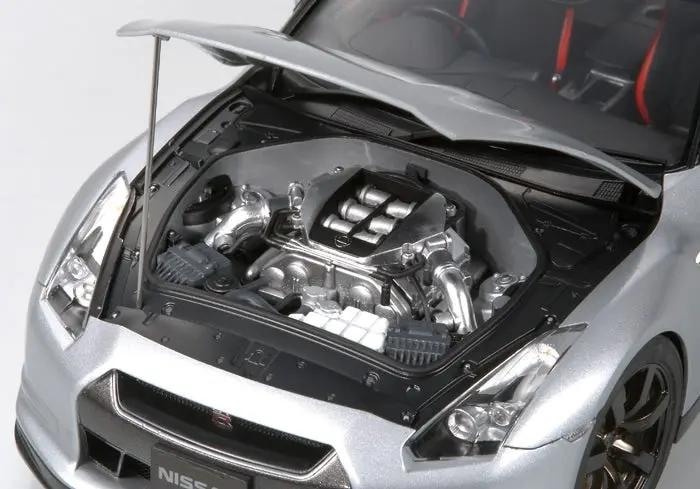 Tamiya 1:24 Nissan GT-R Plastic Model Kit