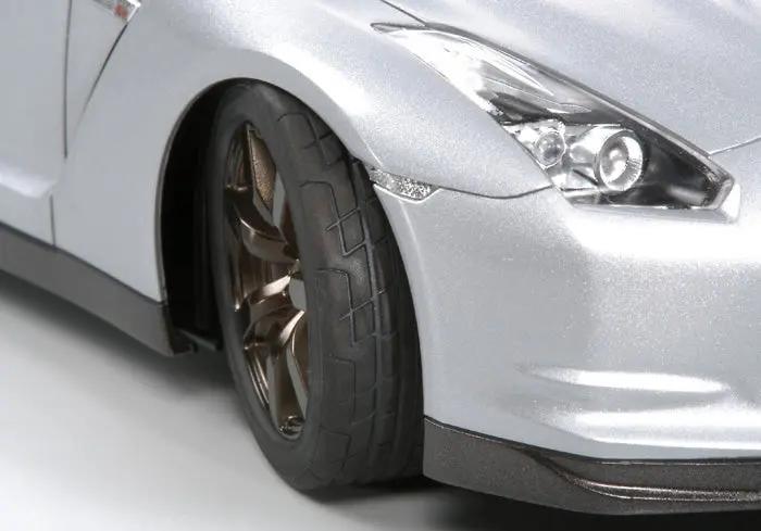 Tamiya 1:24 Nissan GT-R Plastic Model Kit