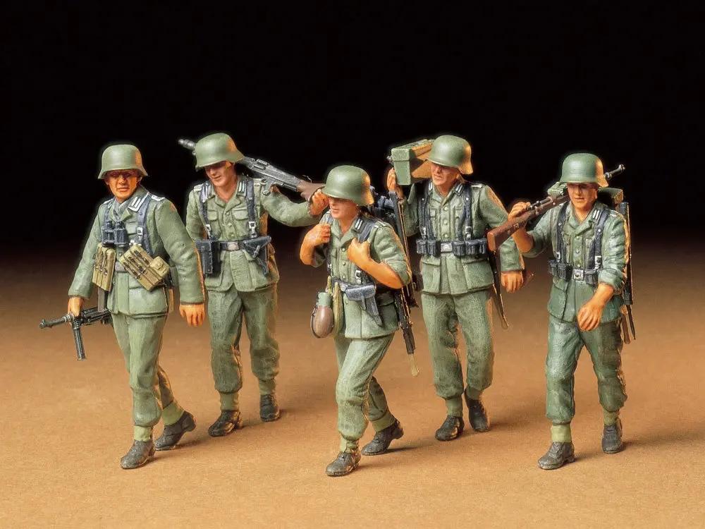 Tamiya 1:35 GERMAN MACHINE GUN CREW ON MANEUVER Plastic model Kit