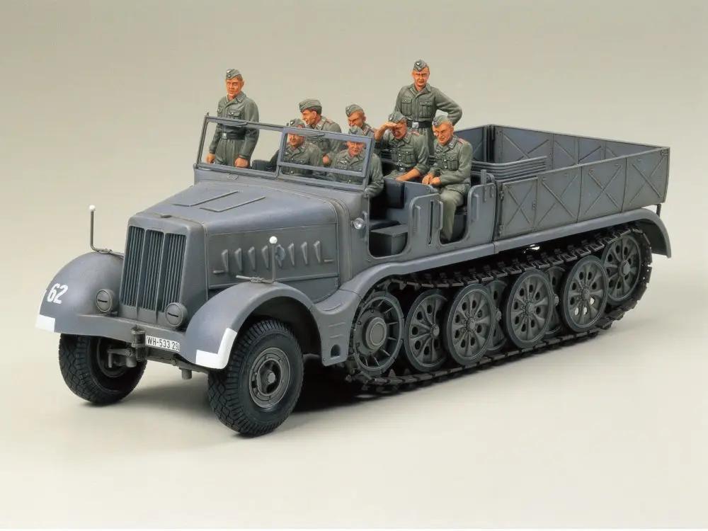 Tamiya 1:35 GERMAN 18 TON HEAVY HALF-TRACK "FAMO" Plastic Model Kit