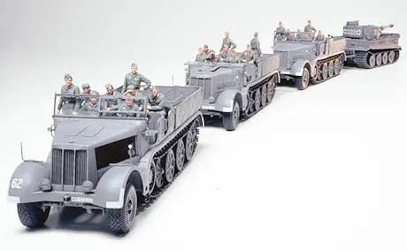 Tamiya 1:35 GERMAN 18 TON HEAVY HALF-TRACK "FAMO" Plastic Model Kit