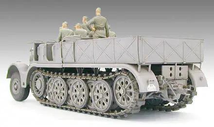 Tamiya 1:35 GERMAN 18 TON HEAVY HALF-TRACK "FAMO" Plastic Model Kit