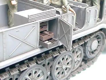 Tamiya 1:35 GERMAN 18 TON HEAVY HALF-TRACK "FAMO" Plastic Model Kit
