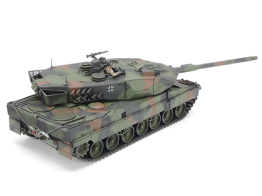 Tamiya 1:35 Leopard 2A6 Main Battle Tank Plastic Model Kit Tamiya