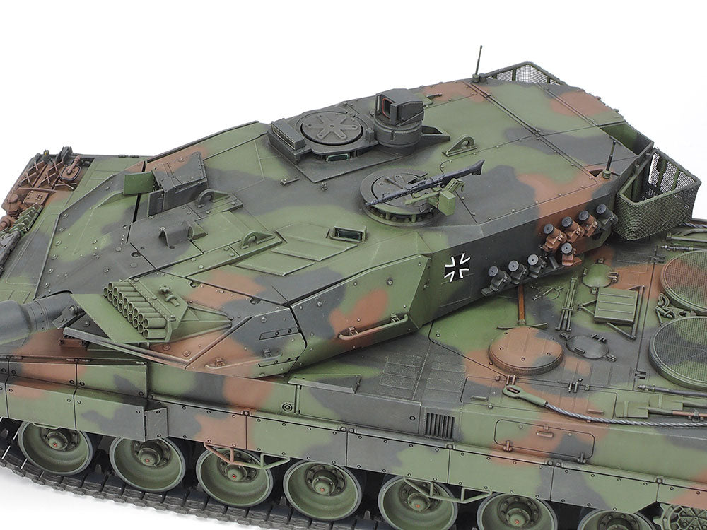 Tamiya 1:35 Leopard 2A6 Main Battle Tank Plastic Model Kit Tamiya