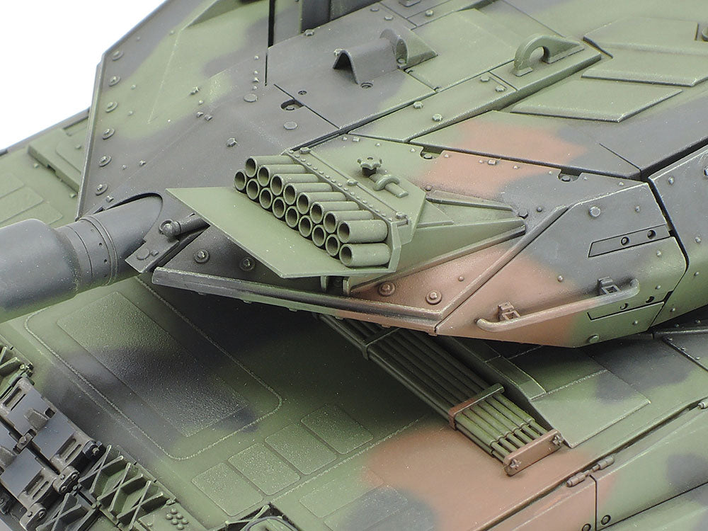 Tamiya 1:35 Leopard 2A6 Main Battle Tank Plastic Model Kit Tamiya