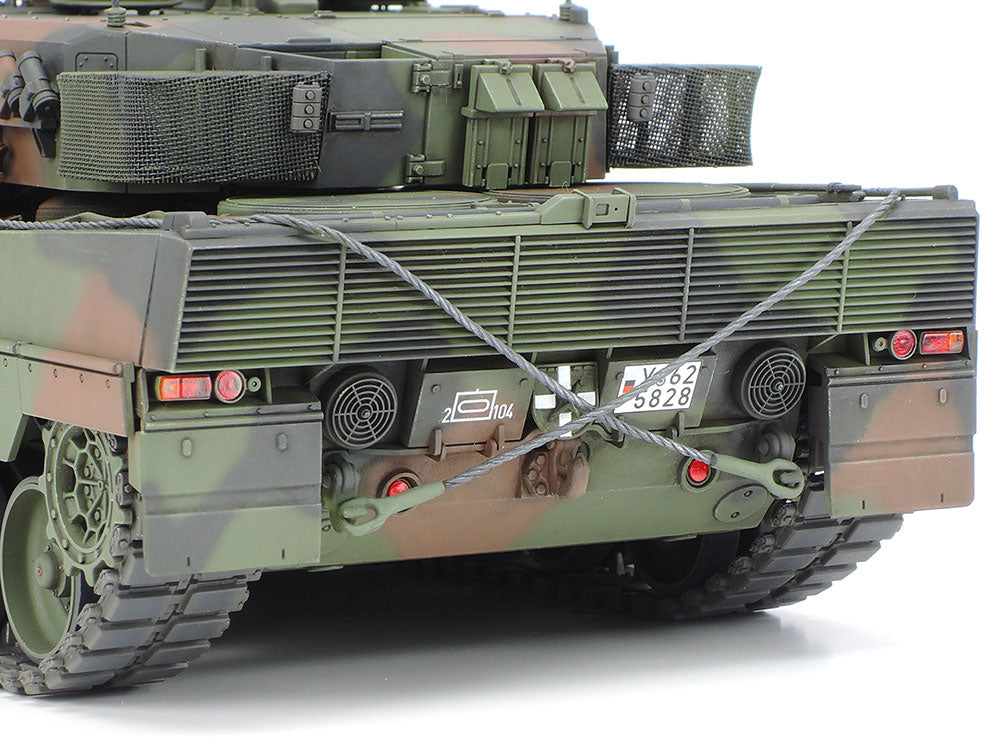 Tamiya 1:35 Leopard 2A6 Main Battle Tank Plastic Model Kit Tamiya