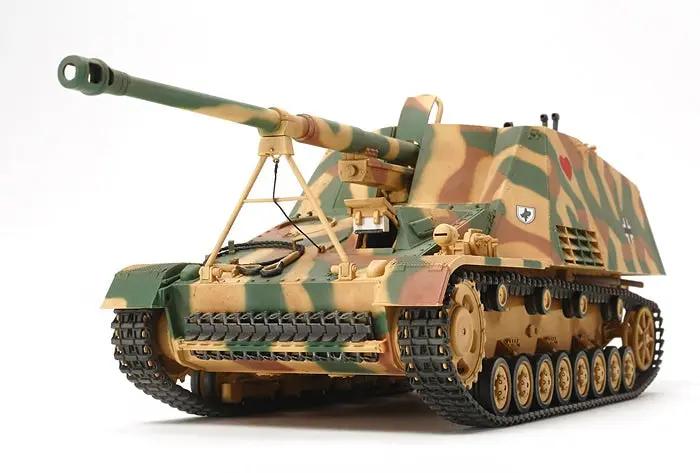 Tamiya 1:35 GERMAN SELF-PROPELLED HEAVY ANTI-TANK GUN NASHORN Plastic Model Kit