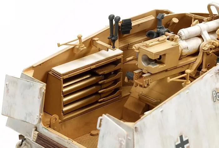 Tamiya 1:35 GERMAN SELF-PROPELLED HEAVY ANTI-TANK GUN NASHORN Plastic Model Kit