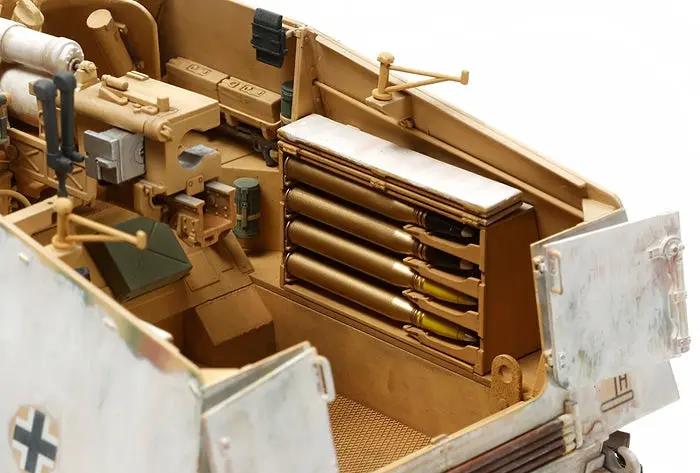 Tamiya 1:35 GERMAN SELF-PROPELLED HEAVY ANTI-TANK GUN NASHORN Plastic Model Kit