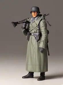 Tamiya 1:16 SCALE WWⅡ GERMAN MACHINE GUNNER (GREATCOAT) Plastic Model Kit