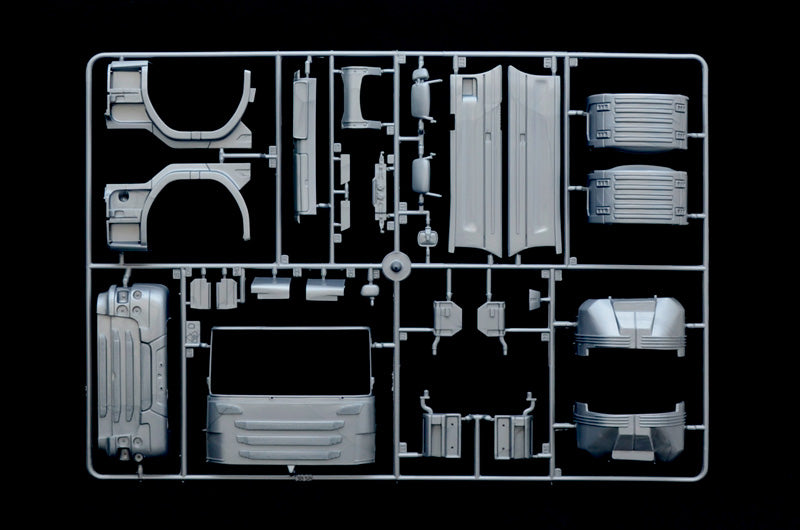 Italeri 1/24 SCANIA R730 V8 STREAMLINE ''SILVER GRIFFIN'' Plastic Model Kit Italeri