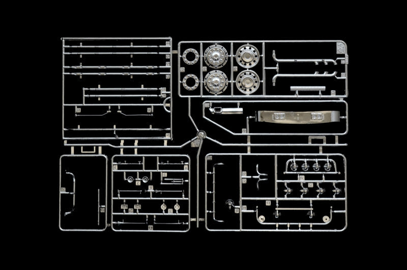 Italeri 1/24 SCANIA R730 V8 STREAMLINE ''SILVER GRIFFIN'' Plastic Model Kit Italeri