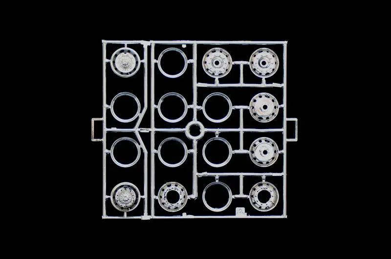 Italeri 1/24 Scania 143M Topline 4x2 Plastic Model Kit