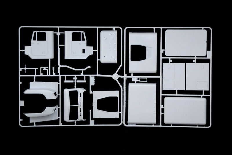 Italeri 1/24 FREIGHTLINER FLD 120 SPECIAL Plastic Model Kit Italeri