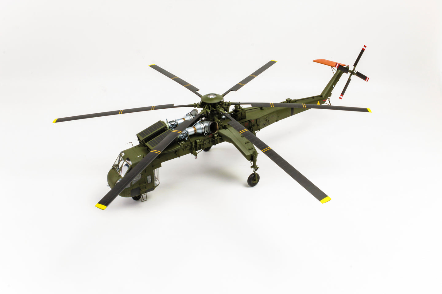 ICM 1:35 Sikorsky CH-54A Tarhe Helicopter