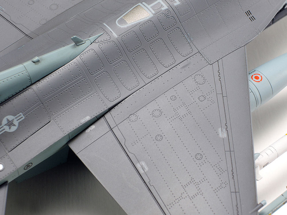 Tamiya 1:72 Lockheed Martin F-16CJ Block 50 Fighting Falcon Plastic Model Kit w/Full Equipment Plastic Model Kit Tamiya