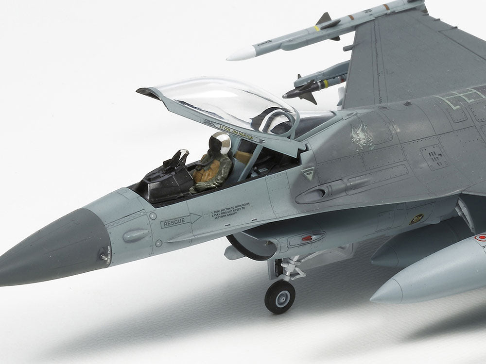Tamiya 1:72 Lockheed Martin F-16CJ Block 50 Fighting Falcon Plastic Model Kit w/Full Equipment Plastic Model Kit Tamiya