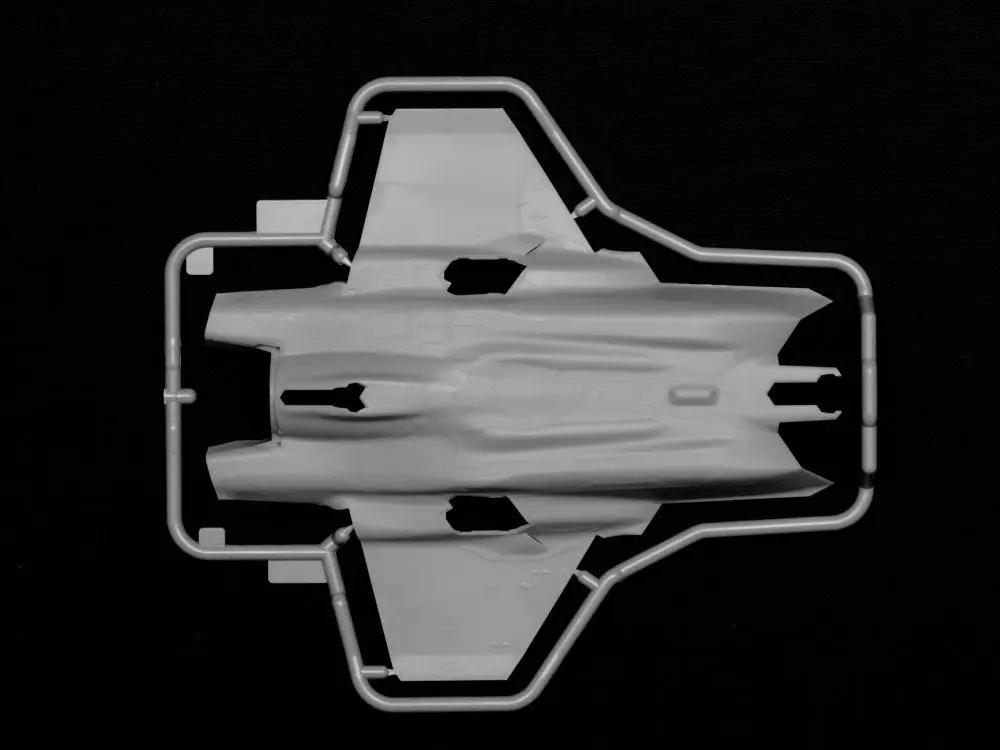 Tamiya 1:72 LOCKHEED MARTIN F-35C LIGHTNING II Plastic Model kit