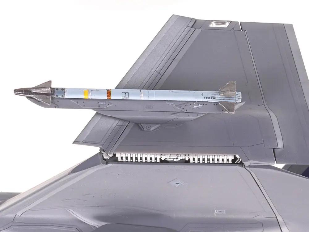 Tamiya 1:72 LOCKHEED MARTIN F-35C LIGHTNING II Plastic Model kit