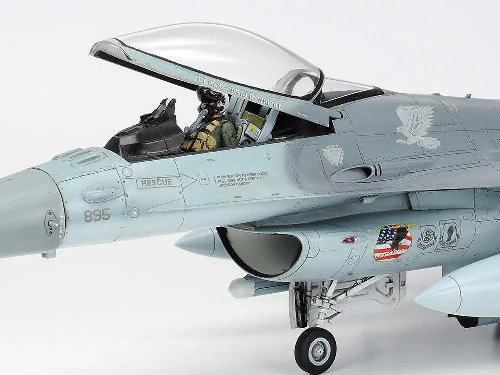 Tamiya 1:48 LOCKHEED MARTIN F-16CJ FIGHTING FALCON Plastic Model kit