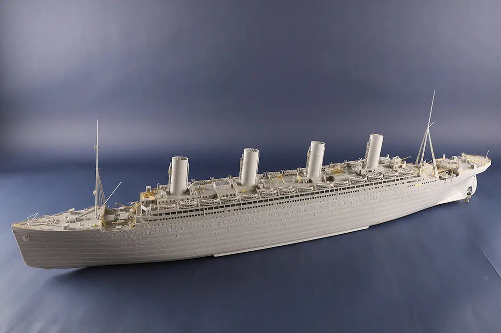 Trumpeter 1/200 Olympic Plastic Model Kit Trumpeter