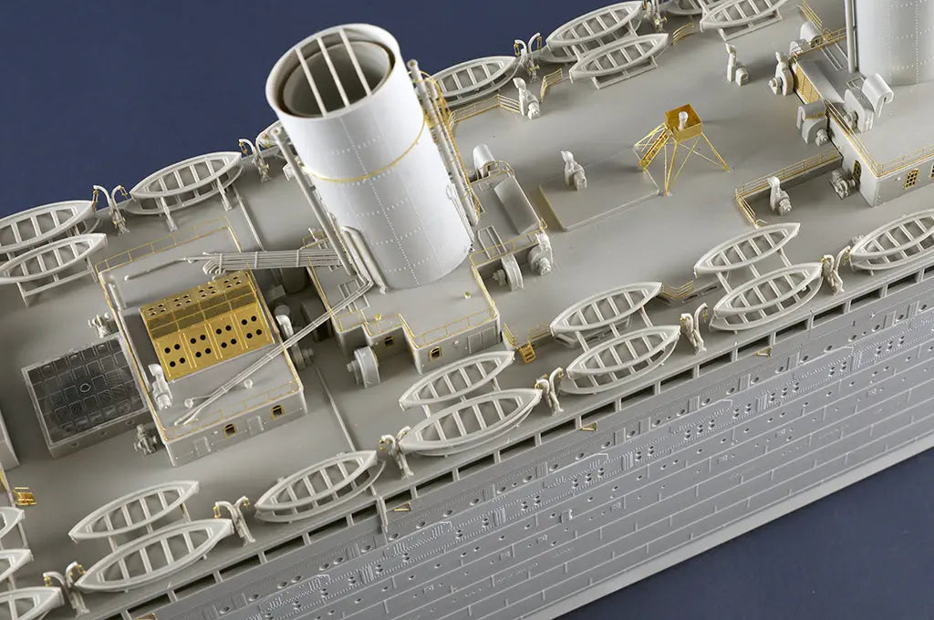 Trumpeter 1/200 Olympic Plastic Model Kit Trumpeter